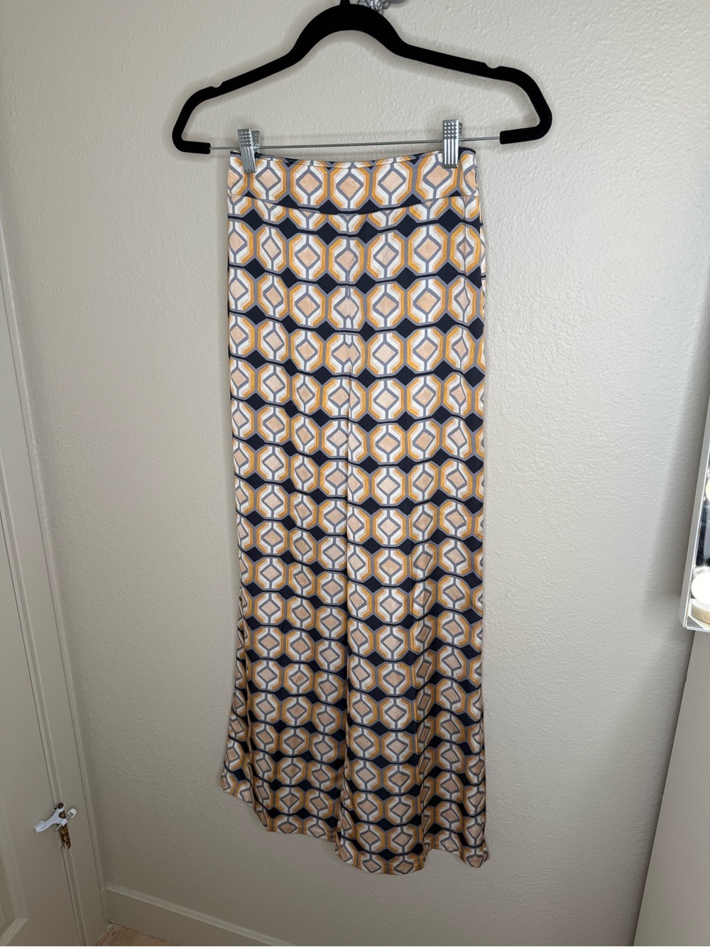 Babaton Aritzia Geometric Print Wide Leg Trousers | Size 0 | High Rise Statement - Picture 3 of 4